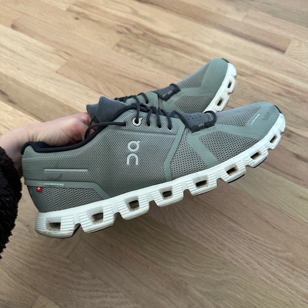 On Running Cloud 5 Running Shoes Men Size 11 in Kelp and Shadow